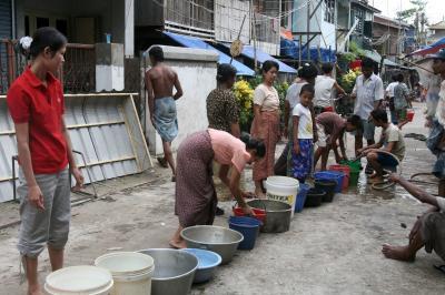 Cycloon Myanmar maakt honderdduizenden dakloos