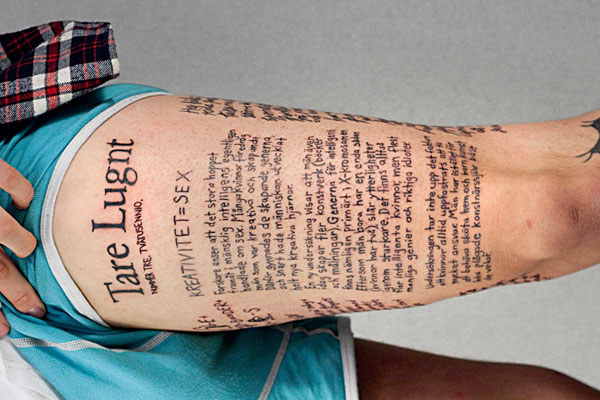 tattoo ontwerp. Tijdschrift als tattoo (foto: