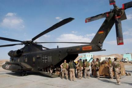 Negen militairen ISAF gedood in crash