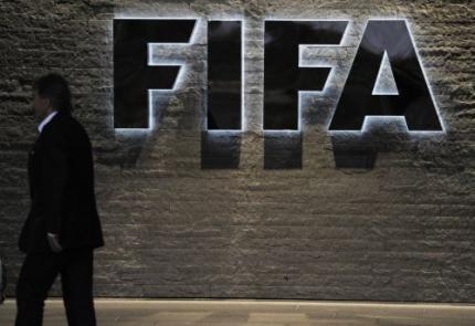 FIFA schorst twee leden comité voorlopig