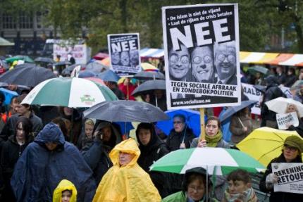 Demonstratie tegen kabinet-Rutte in Den Haag