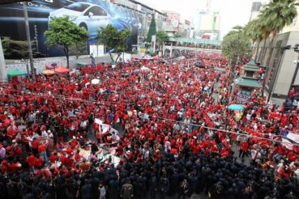 Roodhemden betogen massaal in Bangkok