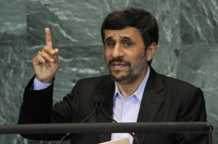 Ahmadinejad spoort aan om jong te trouwen