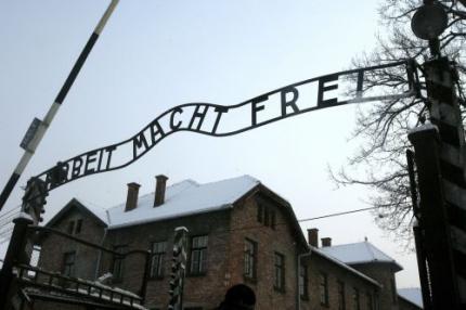 32 maanden cel na diefstal Auschwitz-bord