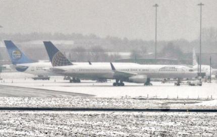 Zware sneeuwval treft Britse luchthavens