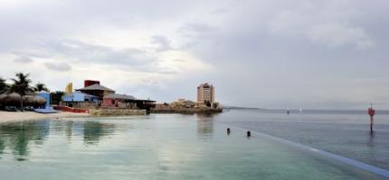 Stranden Curaçao zwaar beschadigd door regen