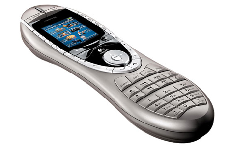 Win een Logitech Harmony 895 Universal Remote Control