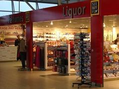 Strengere controles in drankwinkels Schiphol