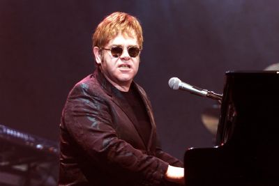 Podium Elton John bij Mexicaanse ruïnes ingestort