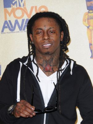 Lil Wayne komt vanuit de bajes met nieuwe muziek