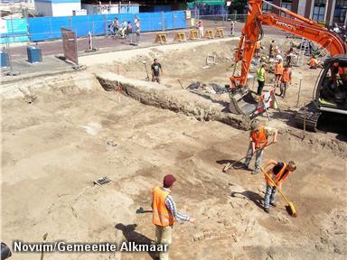 Archeologen vinden historische weg in Alkmaar