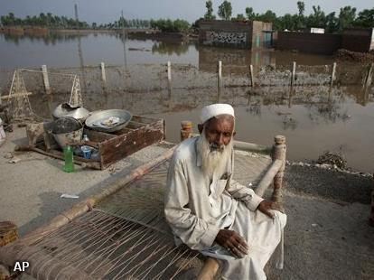 Getroffenen watersnood Pakistan wachten op hulp