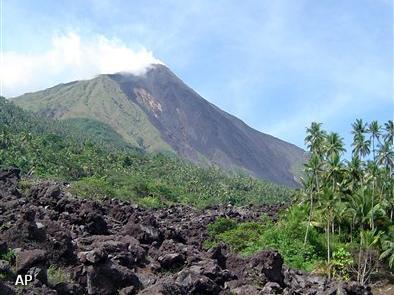 Uitbarsting vulkaan Karangetang in Indonesië