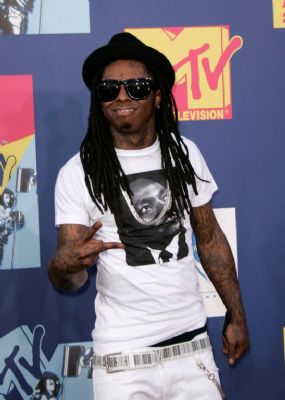 Lil Wayne claimt geld vanuit cel