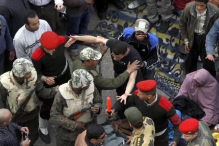 Leger Egypte dreigt betogers te arresteren