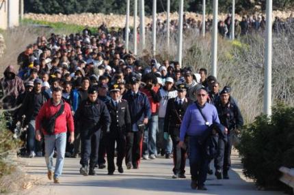 Italië vraagt 100 miljoen wegens immigranten