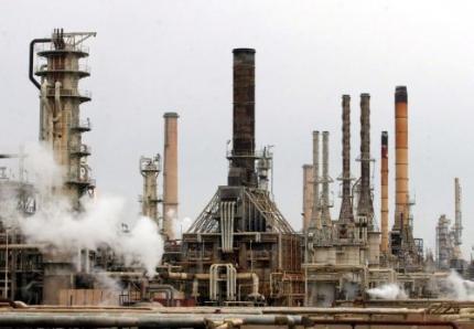 Aanslag op grootste olieraffinaderij Irak