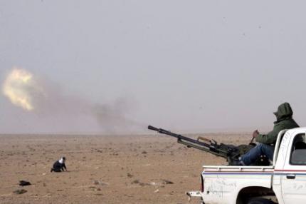 'Kaddafi zet tanks in tegen rebellen Zawiyah'