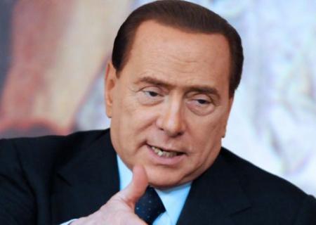 Berlusconi beledigt justitie tijdens zitting