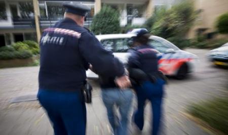Politie pakt 15 personen op na mishandeling