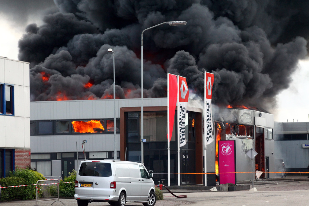 Grote brand in bedrijfspand Beverwijk