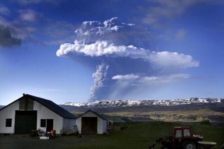 IJsland sluit luchtruim na vulkaanuitbarsting