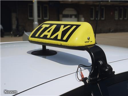 Taxichauffeurs voeren actie op Schiphol (Foto: Novum)