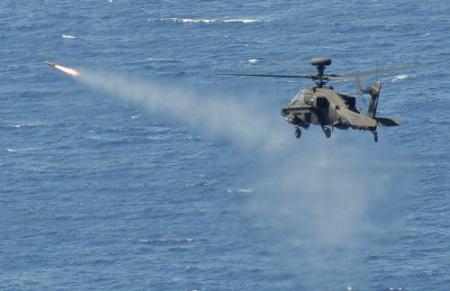Eerste NAVO-aanvallen met helikopters Libië