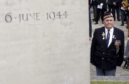 Acht veteranen herdenken D-Day in Normandië