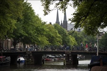 Amsterdam daalt op lijst dure steden