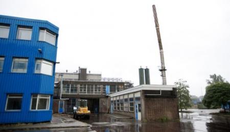 Fabrieksschoorsteen Keileweg vrijdag gesloopt