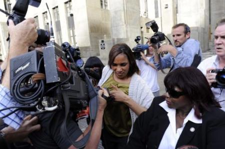 Kamermeisje DSK geeft eerste persconferentie