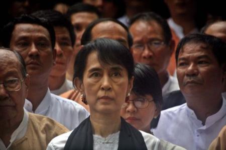Suu Kyi gaat politieke trip maken