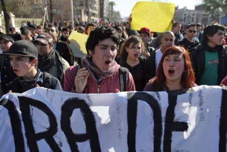 Politie Chili slaat studentenbetoging neer