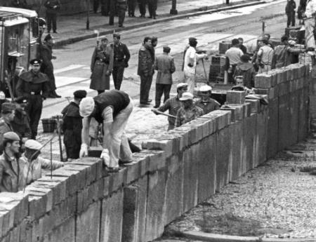 Herdenking bouw Berlijnse muur begonnen