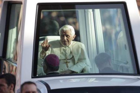 Tienduizenden bejubelen paus in geboorteland