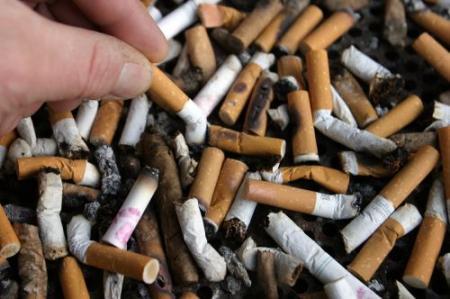 'Rokers moeten meer zorgpremie betalen'