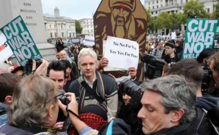 WikiLeaks-voorman Assange bij Occupy Londen
