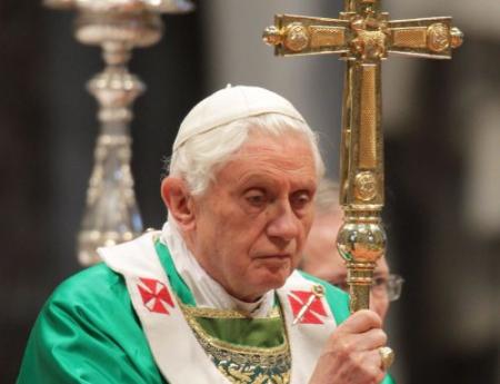 Paus kondigt Jaar van het Geloof aan