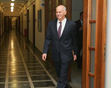 Papandreou krijgt steun voor referendum