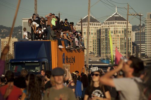 Duizenden betogers bezetten haven Oakland