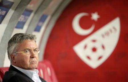 Hiddink krijgt met Turkije laatste kans