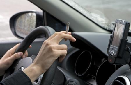 Britse artsen willen verbod op roken in auto