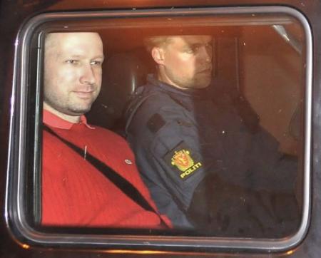 Vader noemt Breivik'ergste terrorist'