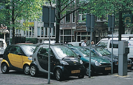 'Dubbelgeparkeerde' Smarts (bron: Wikimedia)