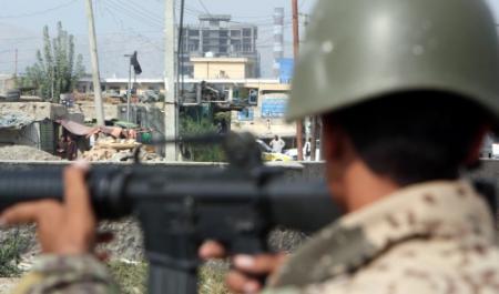 Man in Afghaans uniform doodt NAVO-militair