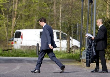 Rutte biedt ontslag kabinet aan