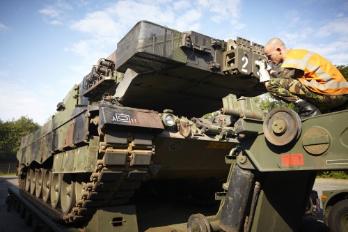 'Kabinet moet verkoop Duitse tanks stoppen'