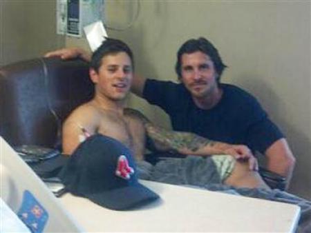 Christian Bale op ziekenbezoek