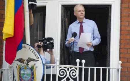 Assange: ik zit nog wel even in ambassade